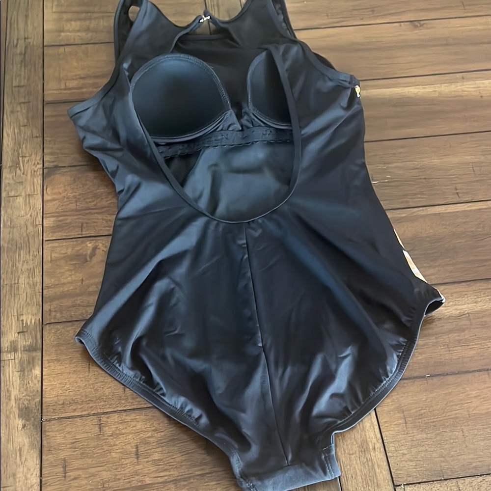 Women’s Jantzen Brand One piece Swimsuit - Picture 4 of 5